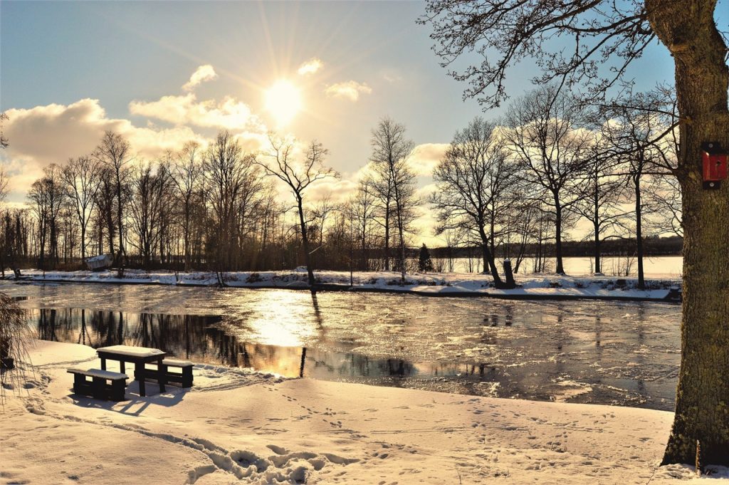 Symbolbild Jin Shin Jyutsu Verstopfung: Fluss mit Eisschollen